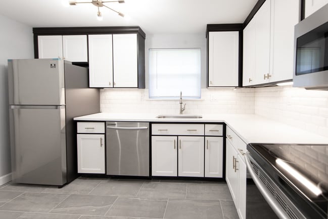 FULLY RENOVATED 2BR UNIT!! - Sunset Rock