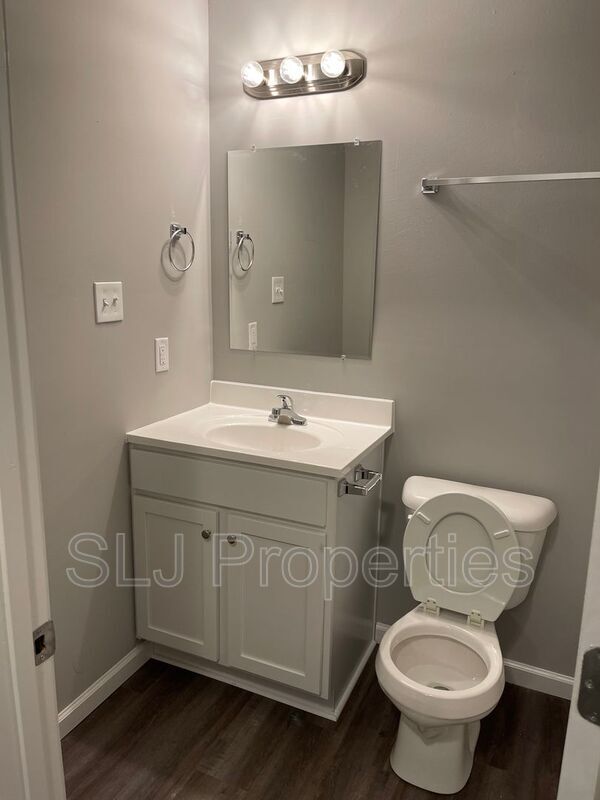 Foto del edificio - 501 E 8th St