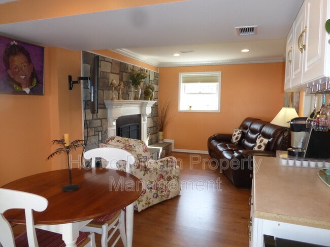 Building Photo - 836 Salem Dr