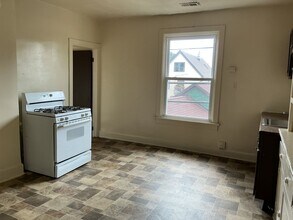 Building Photo - 769-771-771 W Windlake Ave