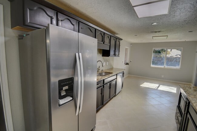 Building Photo - Beautiful Estate in the Heart of the NE He...