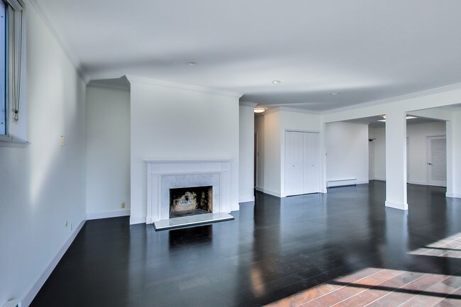 Building Photo - 2635 Fillmore St
