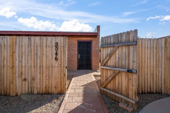 Building Photo - 3032 N Edith Blvd