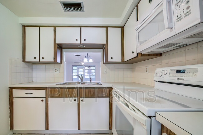 Foto del edificio - 4223 Touchton Pl