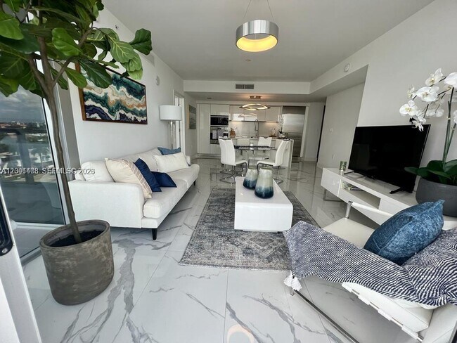 Building Photo - 9521 E Bay Harbor Dr