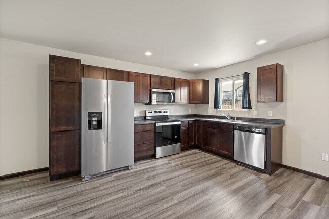 Foto del edificio - 4 BED | 2 BATH | DOUBLE GARAGE | RAPID VALLEY