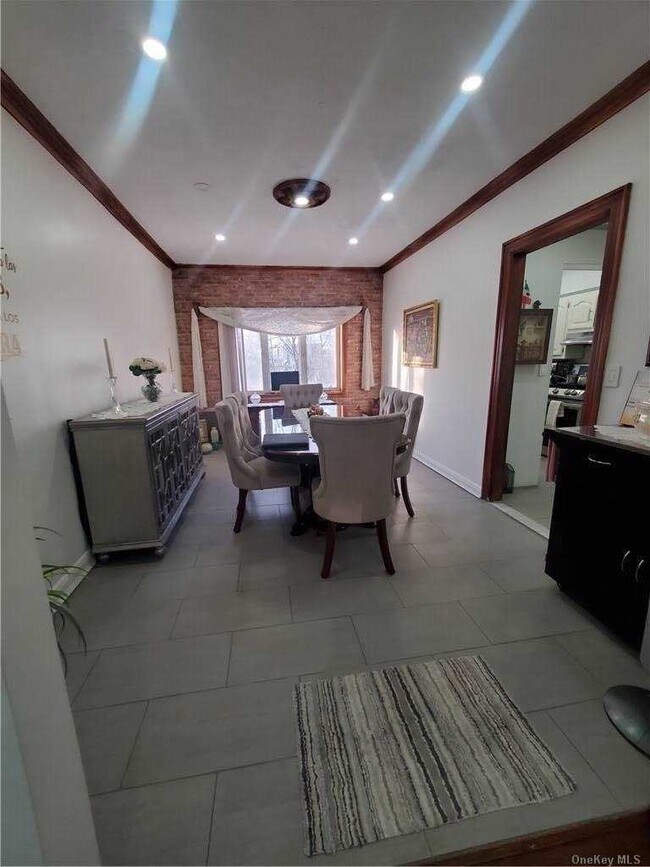 Foto del edificio - 53-28 63rd St