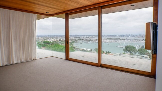 Building Photo - La Playa living with stunning city, ocean ...