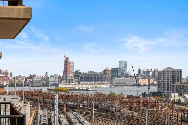 Building Photo - 700 Grove St