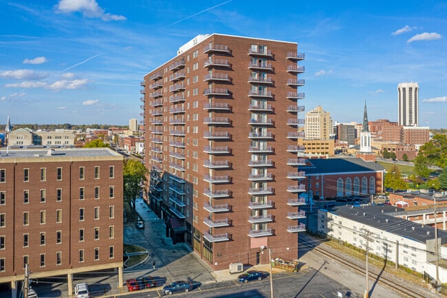 Primary Photo - Lincoln Tower Apartments