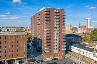 Foto principal - Lincoln Tower Apartments