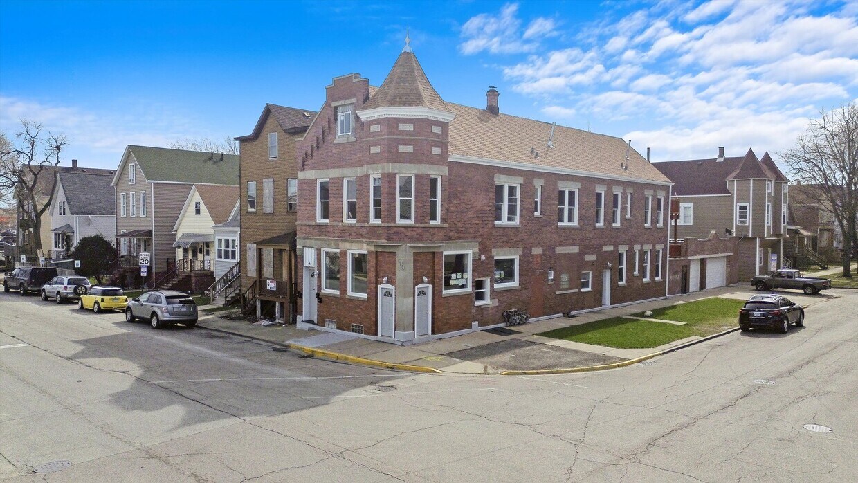 Primary Photo - 4829 W 28th St