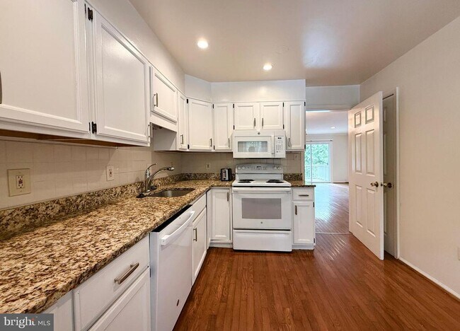 Building Photo - 10240 Arizona Cir