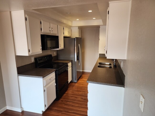 Kitchen - 32070 Del Cielo Oeste