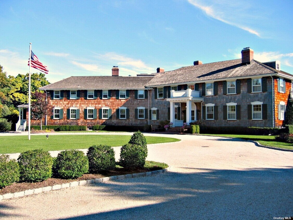 10 Peathole Ln, Bellport, NY 11713 House Rental in Bellport, NY