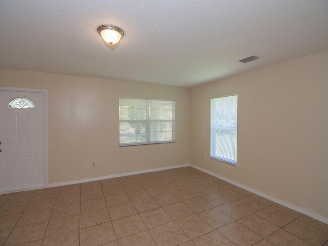 Building Photo - 601 Dundas Ct