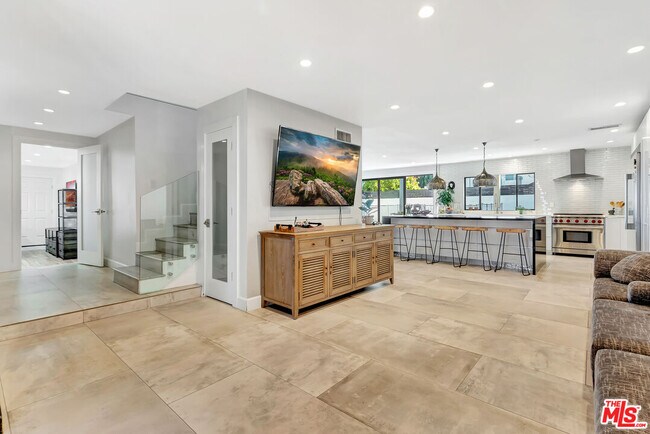 Foto del edificio - 6324 Geyser Ave