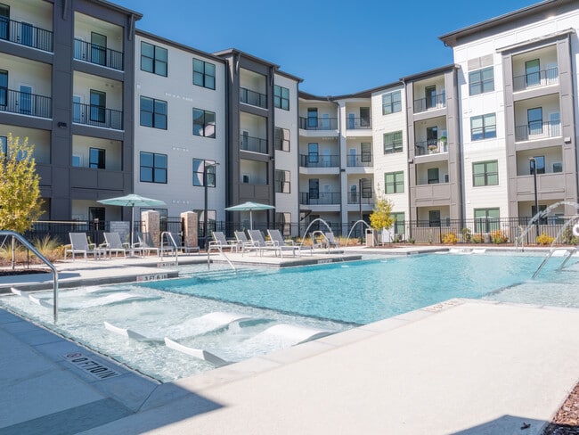 Pool & Outdoor Lounge Area - The Waters at Freeport