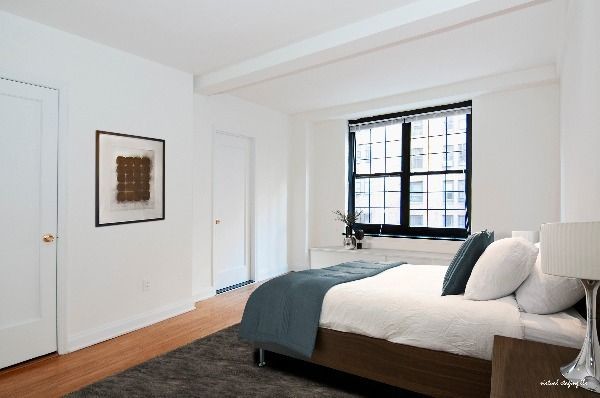 Building Photo - 425 W 23rd St