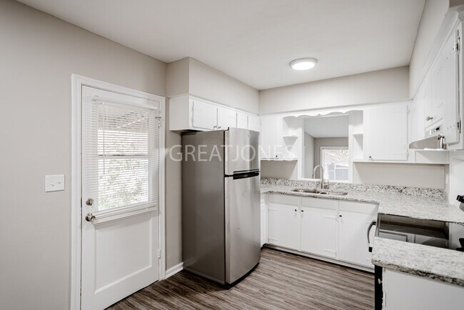Building Photo - 5408 Rodgers Dr