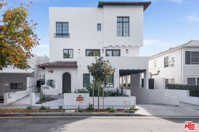 Foto del edificio - 7914 Norton Ave