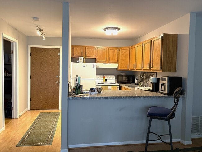 Building Photo - 5810 Oakwood Dr