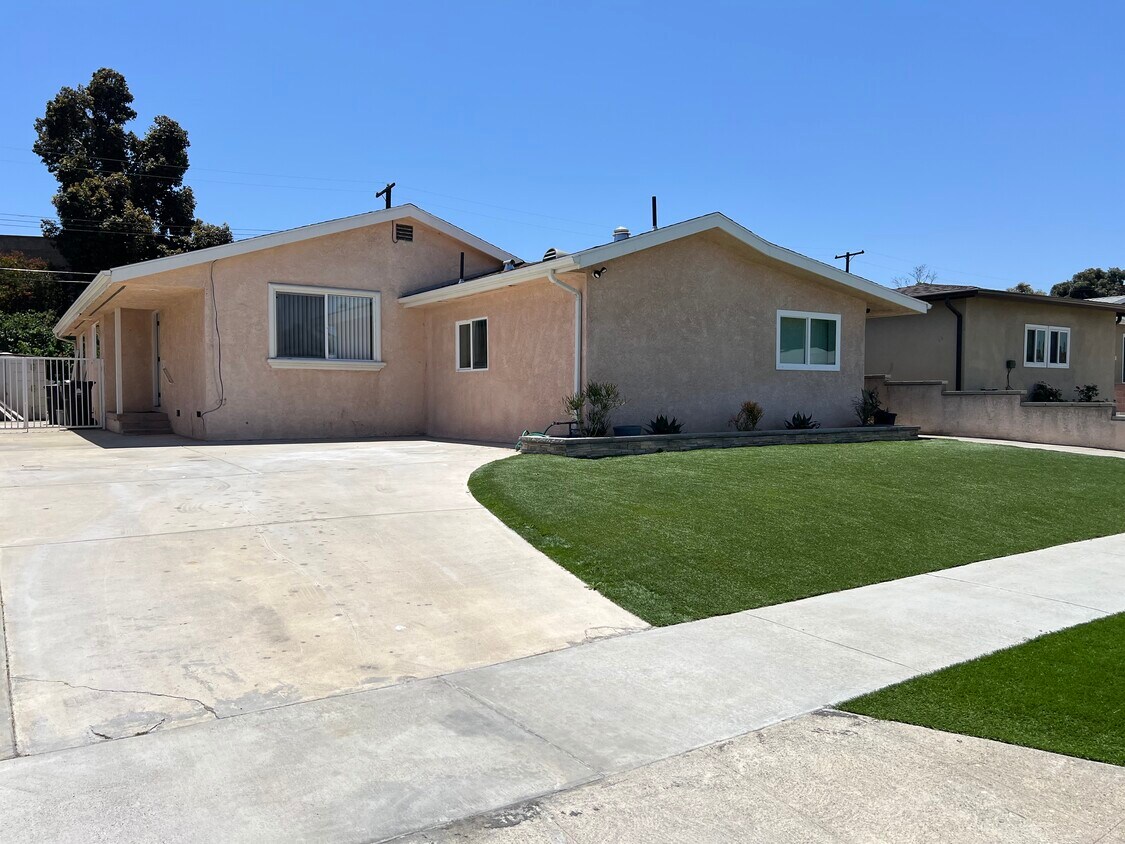 Foto principal - 1046 W 187th Pl
