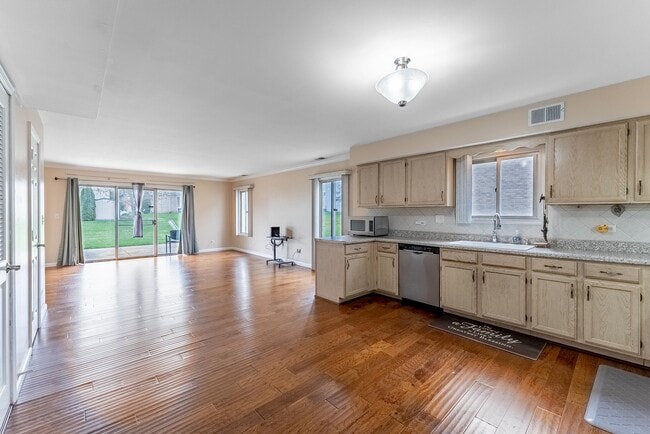 Foto del edificio - 305 Creekside Dr
