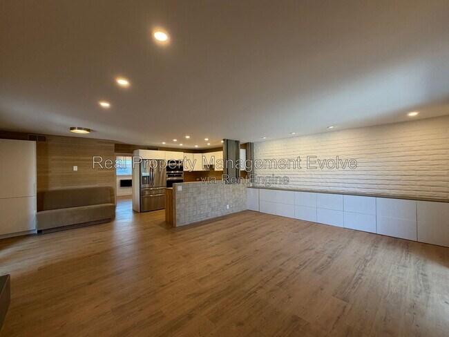 Building Photo - 7401 E Northland Dr