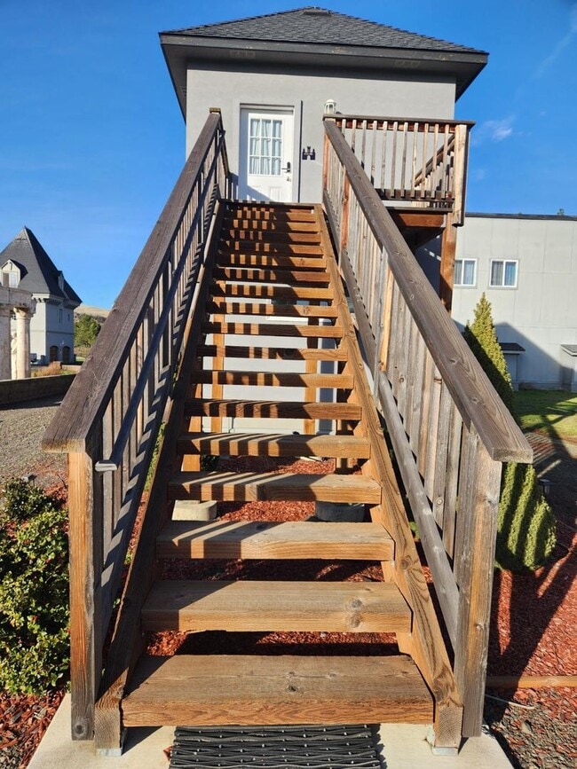 Building Photo - Furnished Two Bedroom Apartment on 27 Acre...