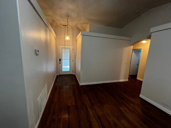 Foto del edificio - Cozy Private Pet Friendly Home!!
