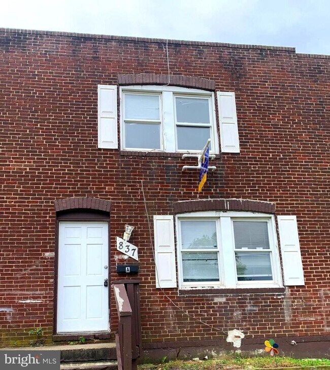 Building Photo - 837 E Jeffrey St