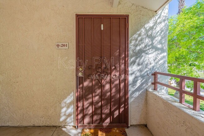 Foto del edificio - 7350 N Vía Paseo Del Sur