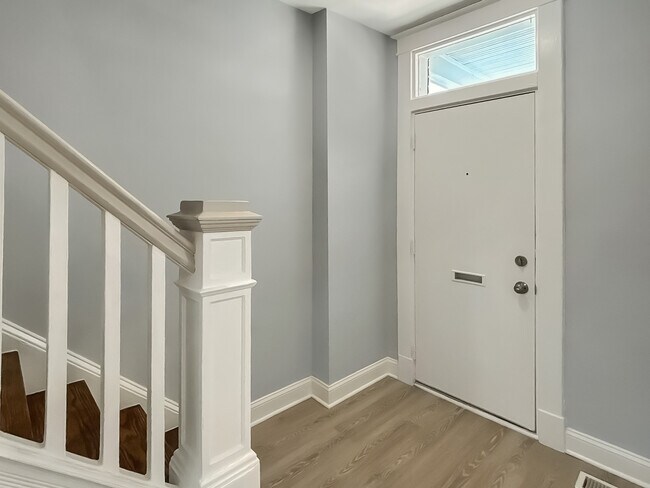 Foto del edificio - 3130 Normount Ave
