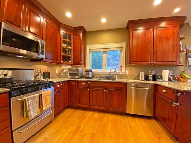 Foto del edificio - 375 Lowell Ave