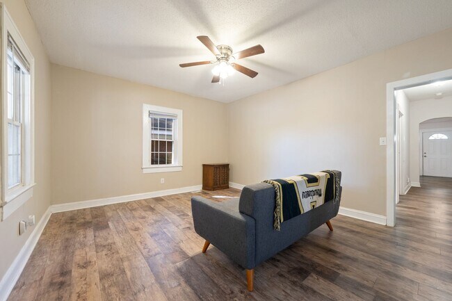 Building Photo - Lovely 3 bedroom bungalow close to downtown Durham!