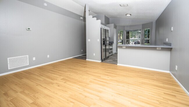 Foto del edificio - 148 Oak Grove Rd