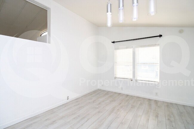 Building Photo - 1770 N Valley Dr