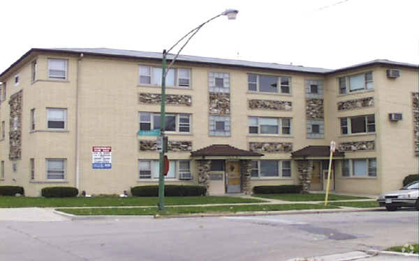 Primary Photo - 6556 W Barry Ave