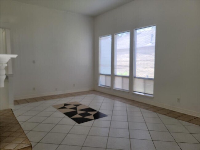 Foto del edificio - 4307 Willow Beach Dr