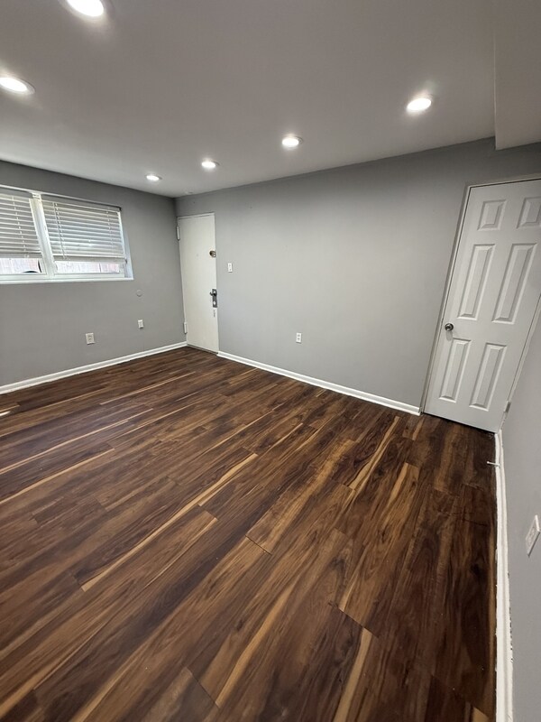 Building Photo - 4132 Longshore Ave