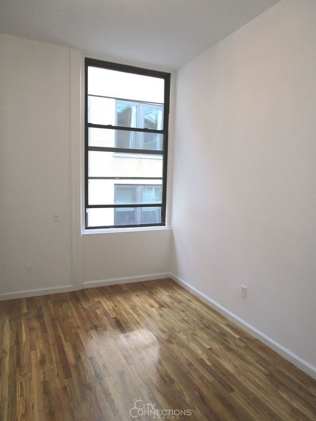 Building Photo - 11 Maiden Ln