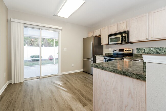 Foto del edificio - 3029 Hollybrooke Dr