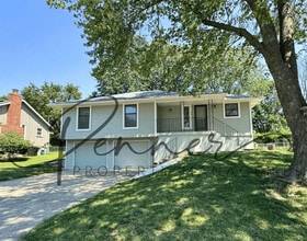 Building Photo - 2701 S Coachman Dr