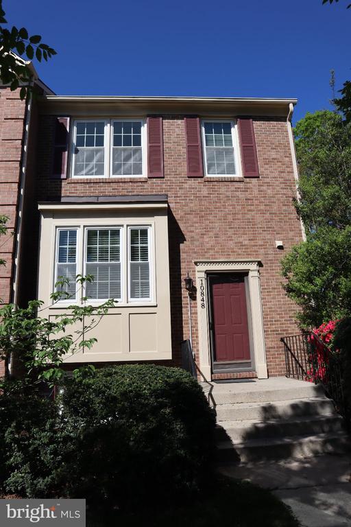 Foto del edificio - 10848 Douglas Ave