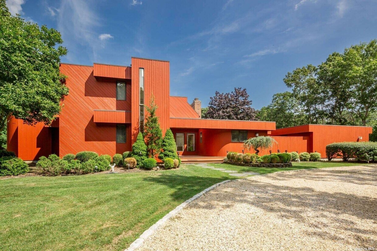 18 Quarter Ct, Westhampton, NY 11977 House Rental in Westhampton, NY