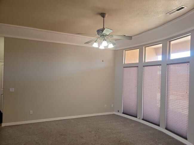 Foto del edificio - Gorgeous 3 Bedroom Home with Inviting Outd...