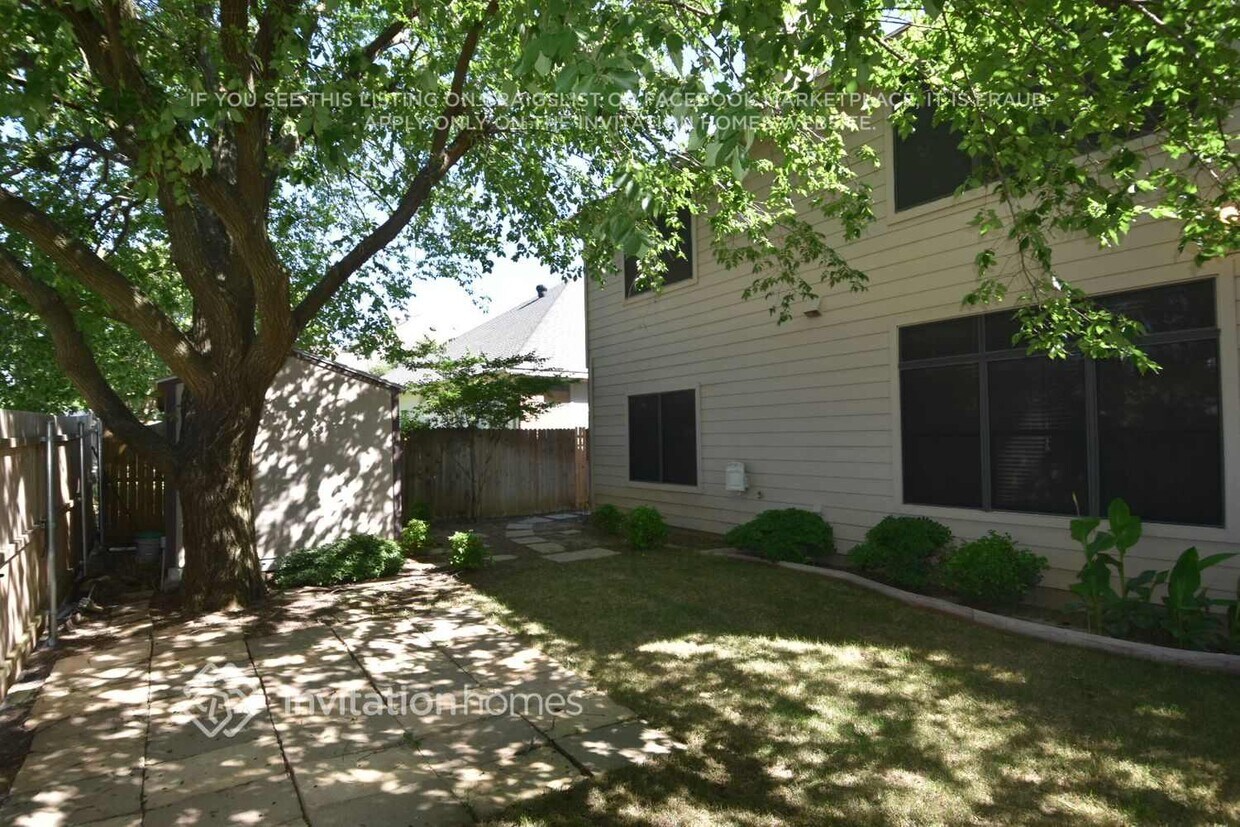 Foto del edificio - 2942 Greenway Dr
