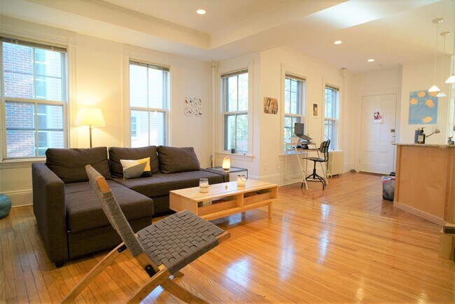 Building Photo - 28 Healey St