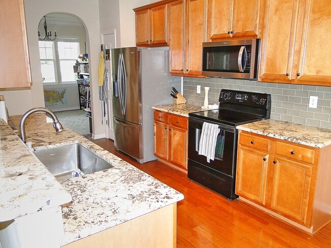 Building Photo - Updated 3 Bedroom, 2.5 Bathroom Home w/ 2 Car Garage in SW Durham/Southpoint!  Pets Negotiable